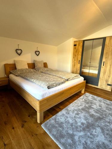1 queen bed, 1 sofa bed