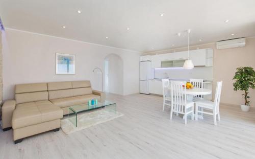 Big Blue Apartments - image 6