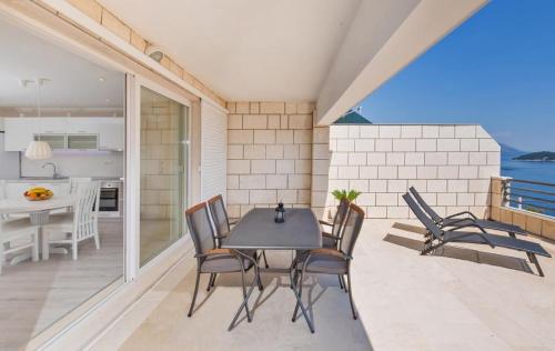 Big Blue Apartments - image 14