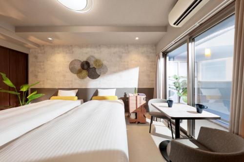 Dotombori Crystal Hotel 3