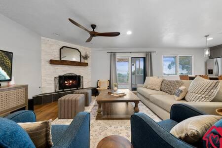 Desert Skyline Getaway - An Irvie Home