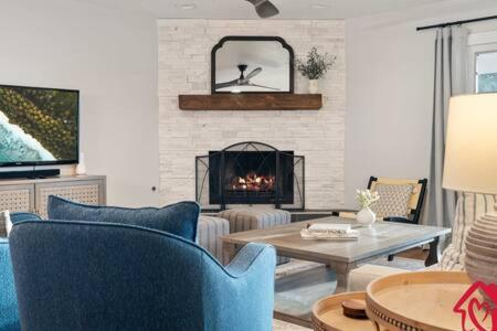 Desert Skyline Getaway - An Irvie Home