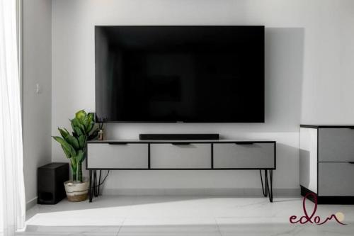 Facilities, סוויטה משפחתית מרווחת עם נוף לים - By Edomlux in Eilat