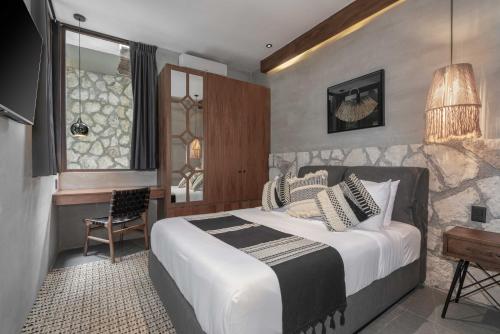 Deluxe Suite image 5