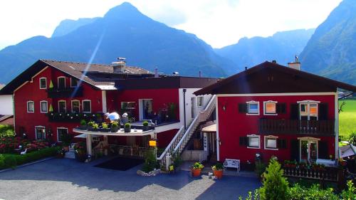 Hunter's Chalet, up to 10 p, terrace with amazing mountainview, 200 qm garden, BBQ&bikes&sunbeds for free