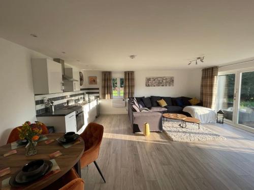 Gorgeous modern furnished cabin in Steyning