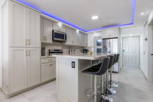 Rocky Point - Ocean Front - King - Suites - Sleeps12 - Gated - POOLS WI-FI in Laguna Shores