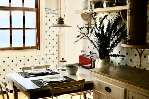 Casa Astória - City Centre Historical Building with Amazing River View, Porto