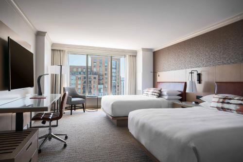 Queen Room with Two Queen Beds and City View - Concierge Level