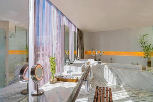 浴室, 墨西哥城聖達菲威斯汀酒店 (The Westin Santa Fe, Mexico City) in 聖達菲-迪賽西爾托德洛杉磯利昂