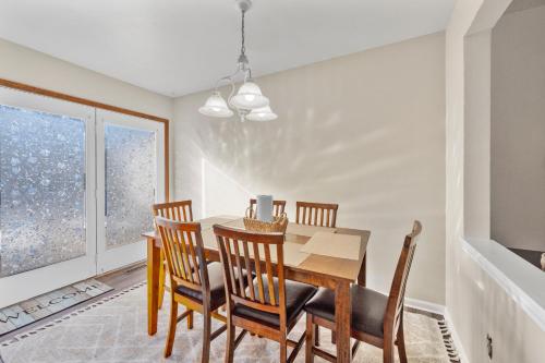Spacious Townhouse Finished Basement in Toledo, USA