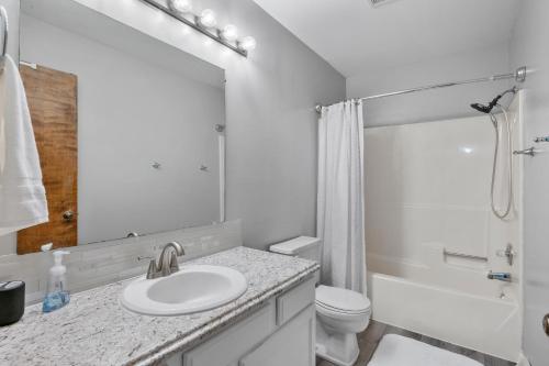 Spacious Townhouse Finished Basement in Toledo, USA