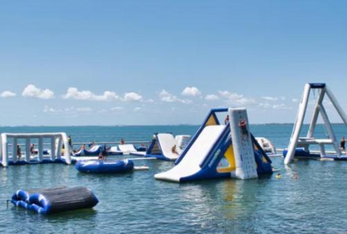 Alrededores, WOODY Pt - AMAZING 1970's SHARE HOUSE BY THE SEA-4 rooms available! in Península Redcliffe