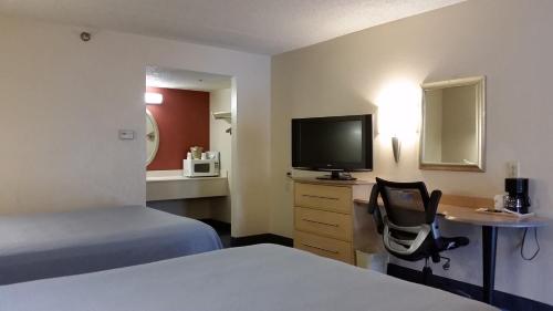 Days Inn by Wyndham Buena Park