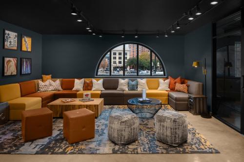 Moxy Houston Downtown - image 8