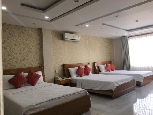 3 double beds