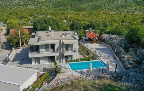 Amazing Home In Rastovac With Outdoor Swimming Pool, 4 Bedrooms And Heated Swimming Pool - Grabovac