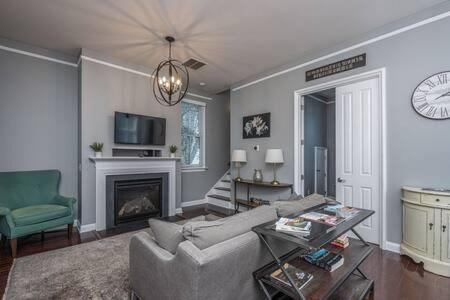 Southern Gem in Park Circle Southern Gem in Park Circle