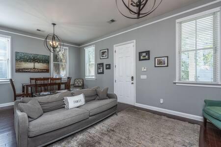 Southern Gem in Park Circle Southern Gem in Park Circle