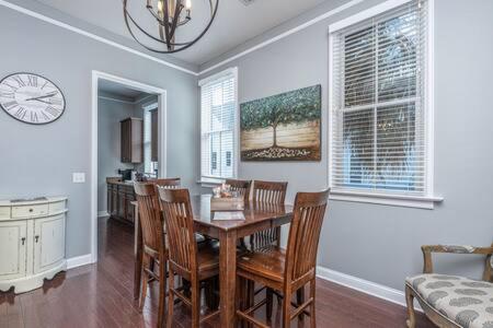 Southern Gem in Park Circle Southern Gem in Park Circle