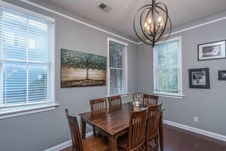 Southern Gem in Park Circle Southern Gem in Park Circle