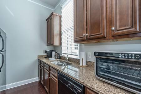 Southern Gem in Park Circle Southern Gem in Park Circle