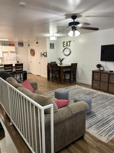 . Red Hen Rental - 2 bed with 1 FULL bath 1 HALF bath FULL Kitchen