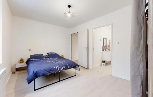 1 Bedroom Gorgeous Home In St-etienne-en-cogles