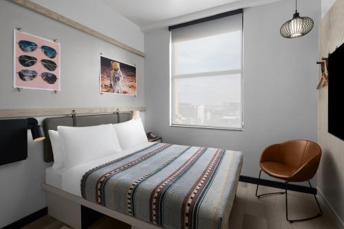 Moxy Houston Downtown - image 2