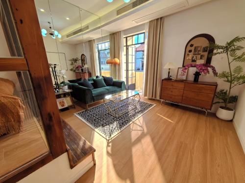 One-Bedroom Apartment image 9