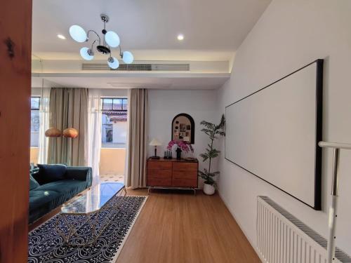 One-Bedroom Apartment image 2