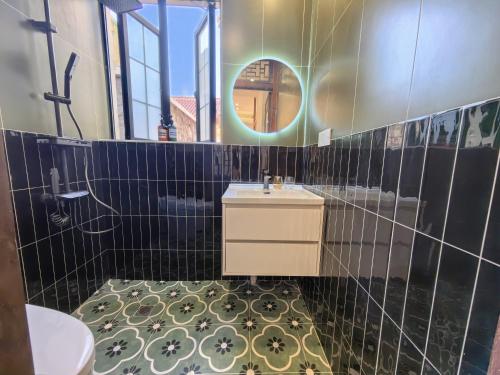One-Bedroom Apartment image 1