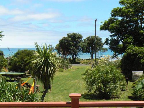 Endless Summer Lodge - Accommodation - Ahipara