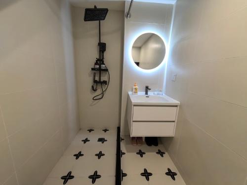 Shanghai Hills & ZINN City Loft Near Metro Line 1 Changshu Rd and Close to Tianzi Fang, Shanghai (photo 7)