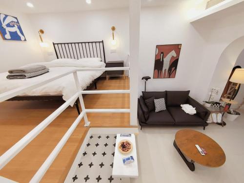 Shanghai Hills & ZINN City Loft Near Metro Line 1 Changshu Rd and Close to Tianzi Fang, Shanghai (photo 9)