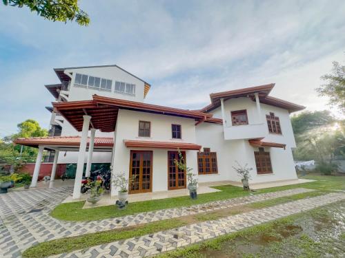 Exterior view, Dill Villa Matara Walpola - Cozy 3bedroom 2Bathroom -Entire Floor in Matara