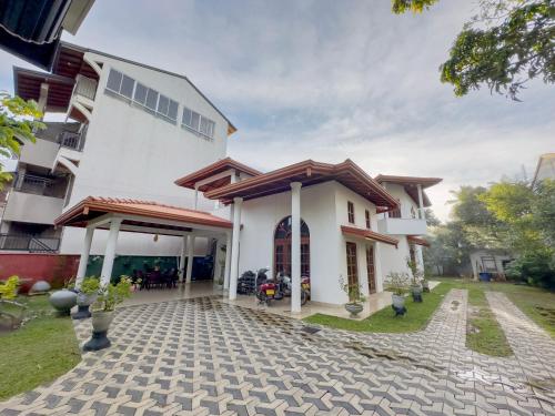 Exterior view, Dill Villa Matara Walpola - Cozy 3bedroom 2Bathroom -Entire Floor in Matara