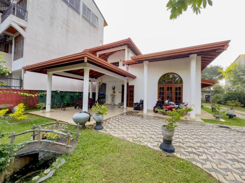 Exterior view, Dill Villa Matara Walpola - Cozy 3bedroom 2Bathroom -Entire Floor in Matara