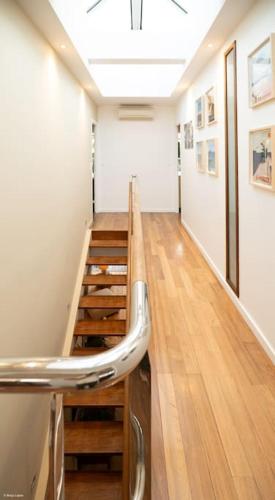 Superbe maison d'architecte entièrement climatisée avec piscine et spa professionnel Superbe maison d'architecte entièrement climatisée avec piscine et spa professionnel