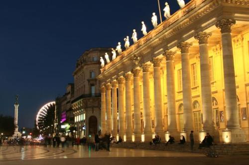 Superbe maison d'architecte entièrement climatisée avec piscine et spa professionnel Superbe maison d'architecte entièrement climatisée avec piscine et spa professionnel