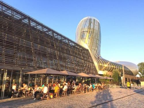 Superbe maison d'architecte entièrement climatisée avec piscine et spa professionnel Superbe maison d'architecte entièrement climatisée avec piscine et spa professionnel