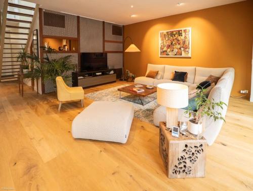 Superbe maison d'architecte entièrement climatisée avec piscine et spa professionnel Superbe maison d'architecte entièrement climatisée avec piscine et spa professionnel