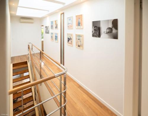 Superbe maison d'architecte entièrement climatisée avec piscine et spa professionnel Superbe maison d'architecte entièrement climatisée avec piscine et spa professionnel