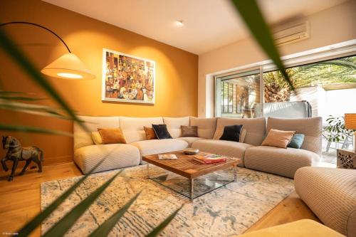 Superbe maison d'architecte entièrement climatisée avec piscine et spa professionnel Superbe maison d'architecte entièrement climatisée avec piscine et spa professionnel