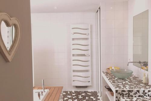 Superbe maison d'architecte entièrement climatisée avec piscine et spa professionnel Superbe maison d'architecte entièrement climatisée avec piscine et spa professionnel