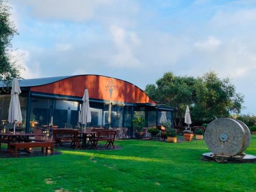 餐廳, 奧裡奧貝洛湖畔格拉姆皮恩飯店 (Olio Bello Lakeside Glamping) in 瑪格麗特河&nbsp;