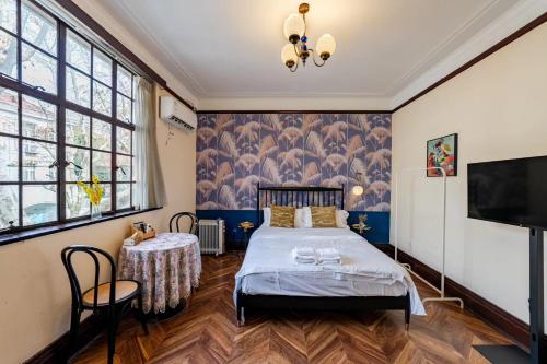 Shanghai Century Old House Downtown B&B