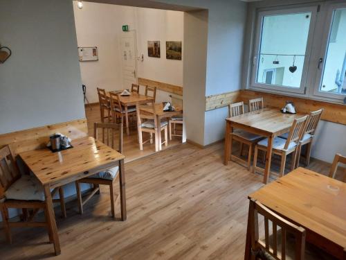 餐飲選擇, 福思特彩思仙境 (Fruhstuckshaus Wunderland) in 塔亞