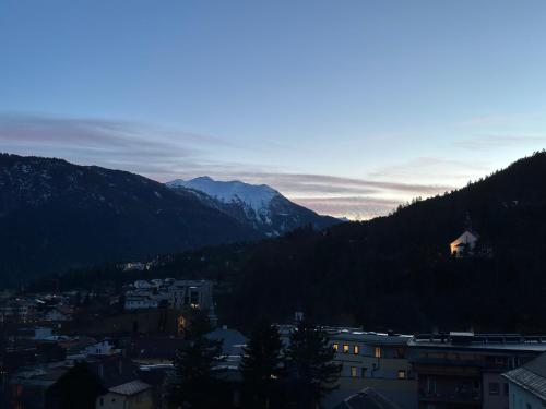 Geräumiges sonniges Apartment mit Bergblick