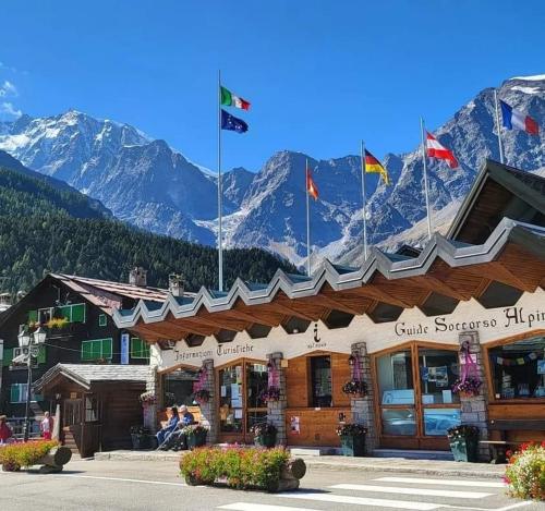 Tuvākā izklaides vieta, Appartamento vista Monte Rosa, giardino in Residence Walser a 10minuti da Macugnaga - MONTEROSAFLAT in Vanzone Con San Carlo